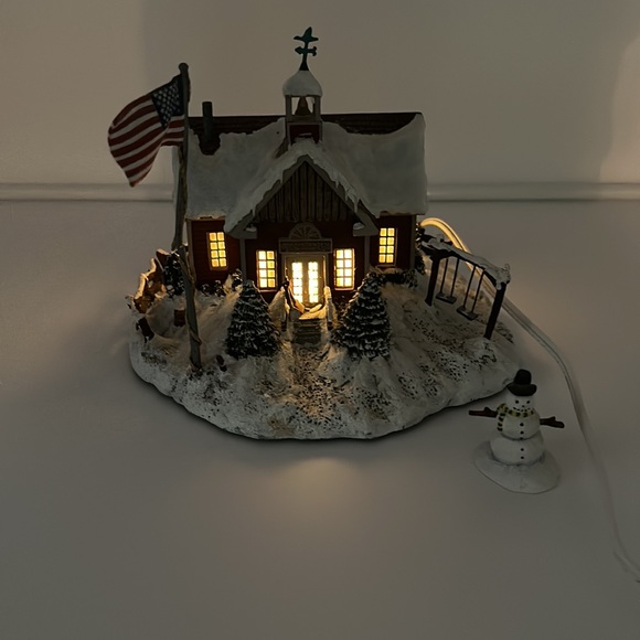 Hawthorne Village Winter Memories Little Red School House” Terry Redlin -  2000 - Picture 2 of 16